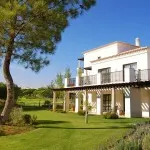 Vendre, acheter ou louer une maison à Bernay : pour quelle raison consulter une agence immobilière?
